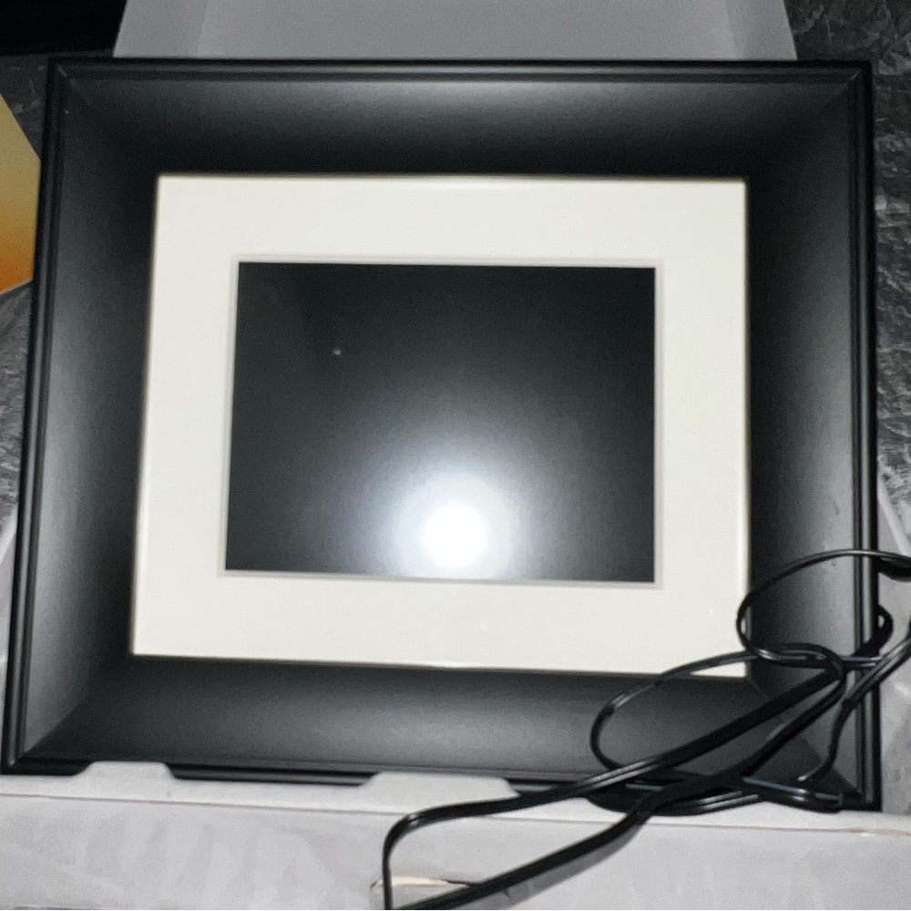 Philips SPF3007D/G7 Home Essentials Digital Photo Frame 7” - Picture 3 of 4